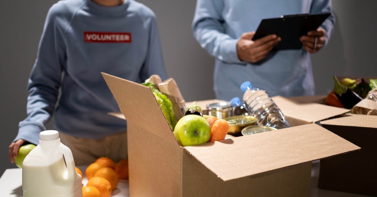 volunteer-cardboard-box